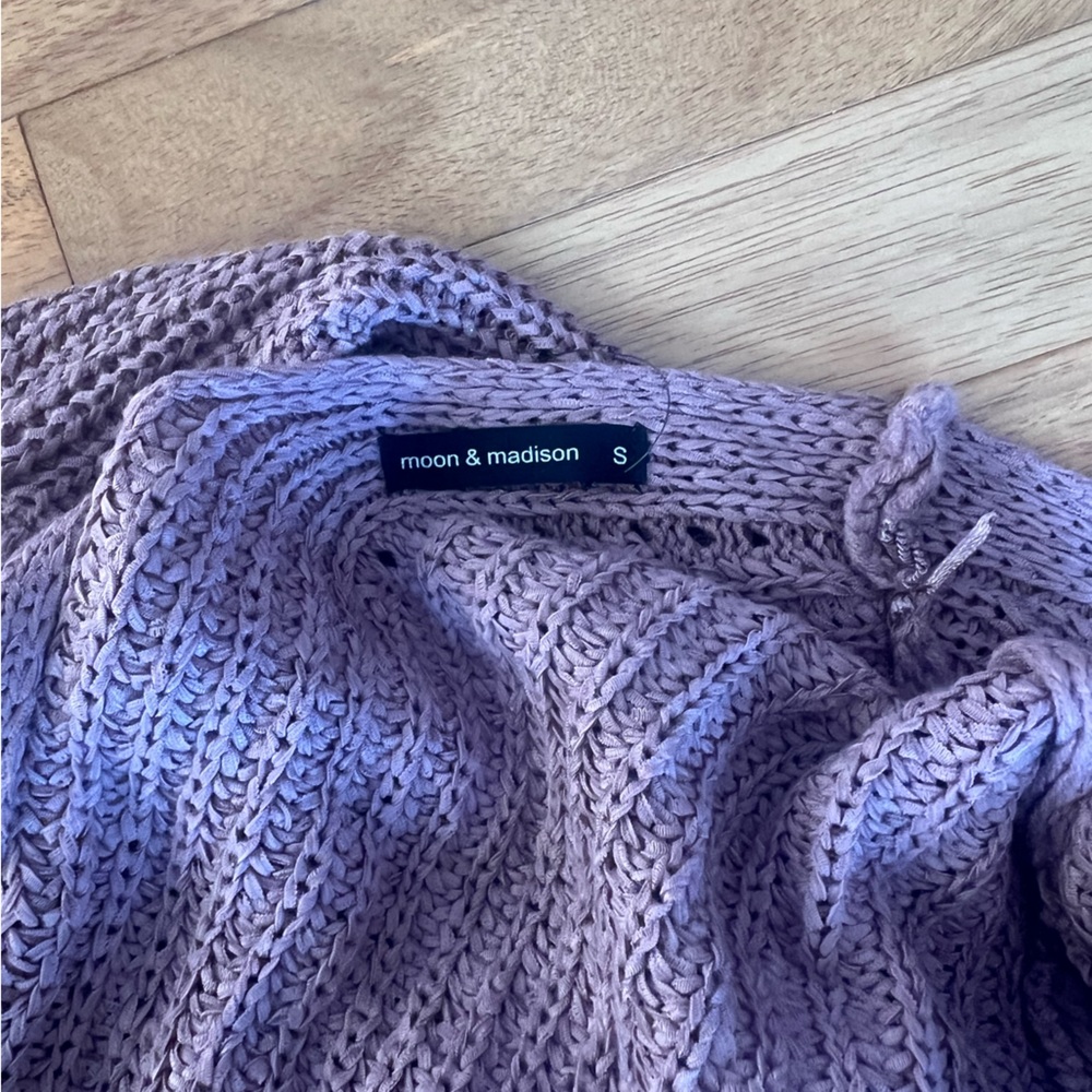Knitted croped buttoned sweater - Picture 3 of 3